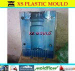 Plastic extrusion blow mould